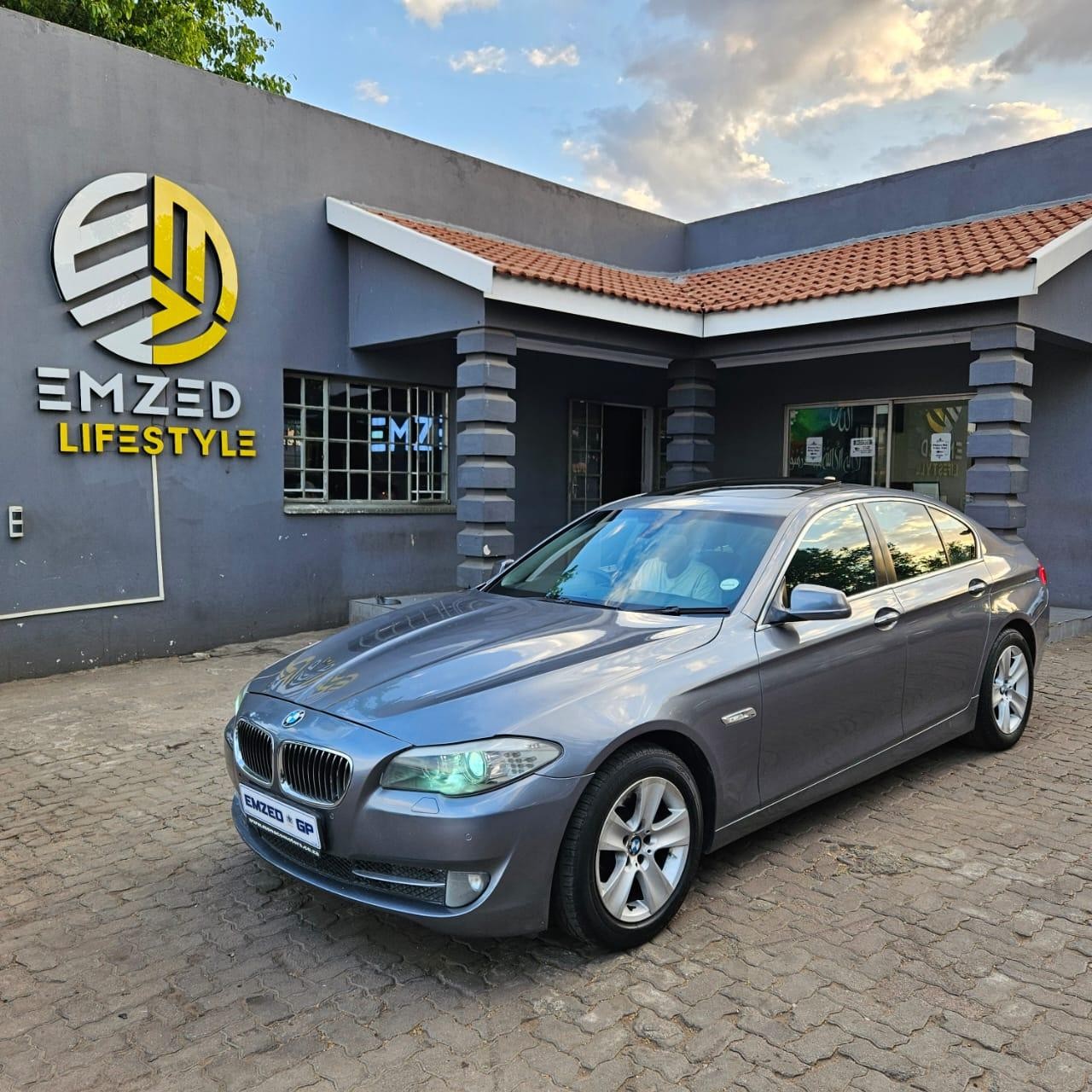 Main Vehicle Image