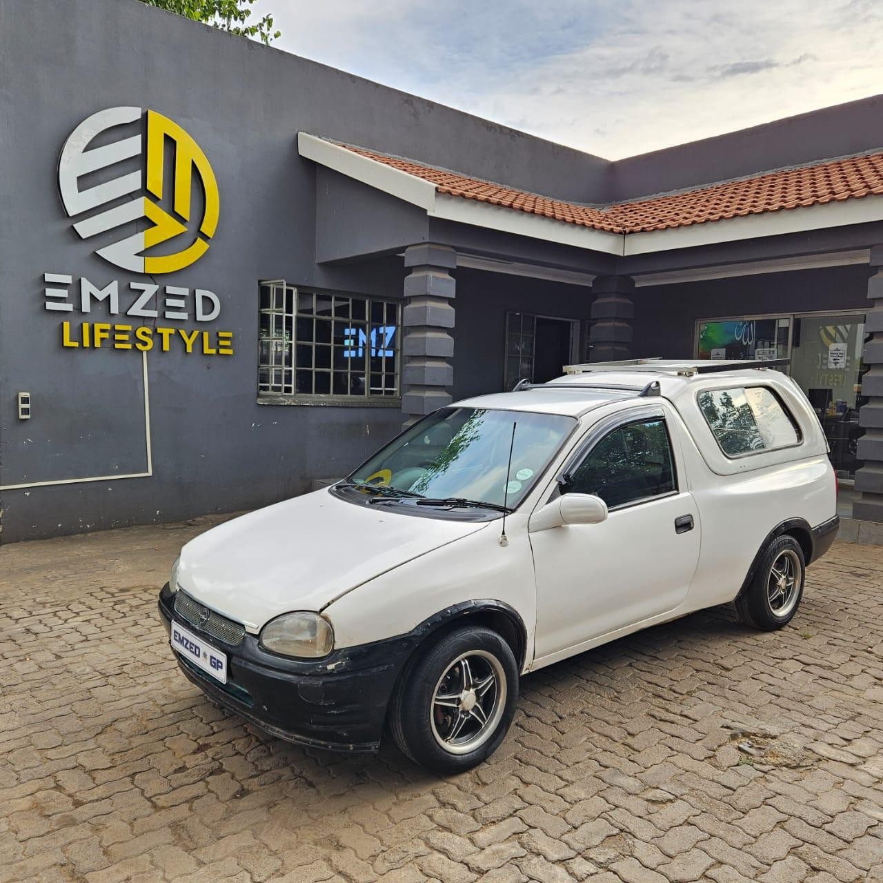 Main Vehicle Image