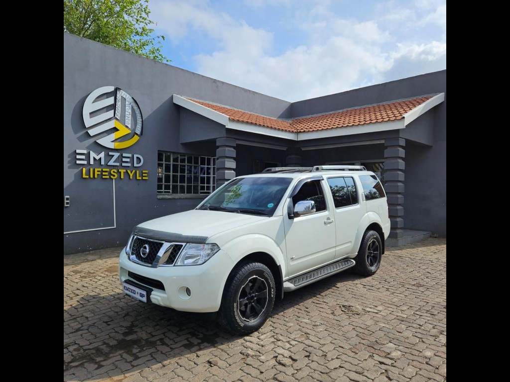 2013 NISSAN PATHFINDER 4.0 V6 LE A/T (L32)