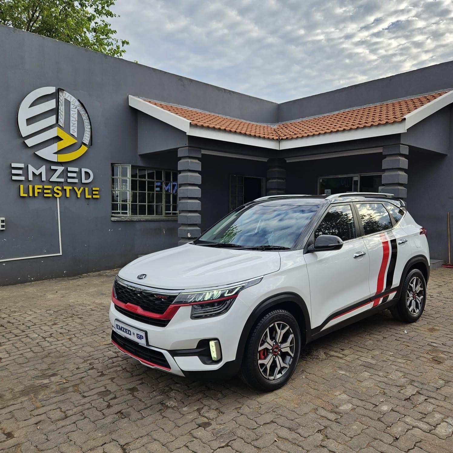 Main Vehicle Image