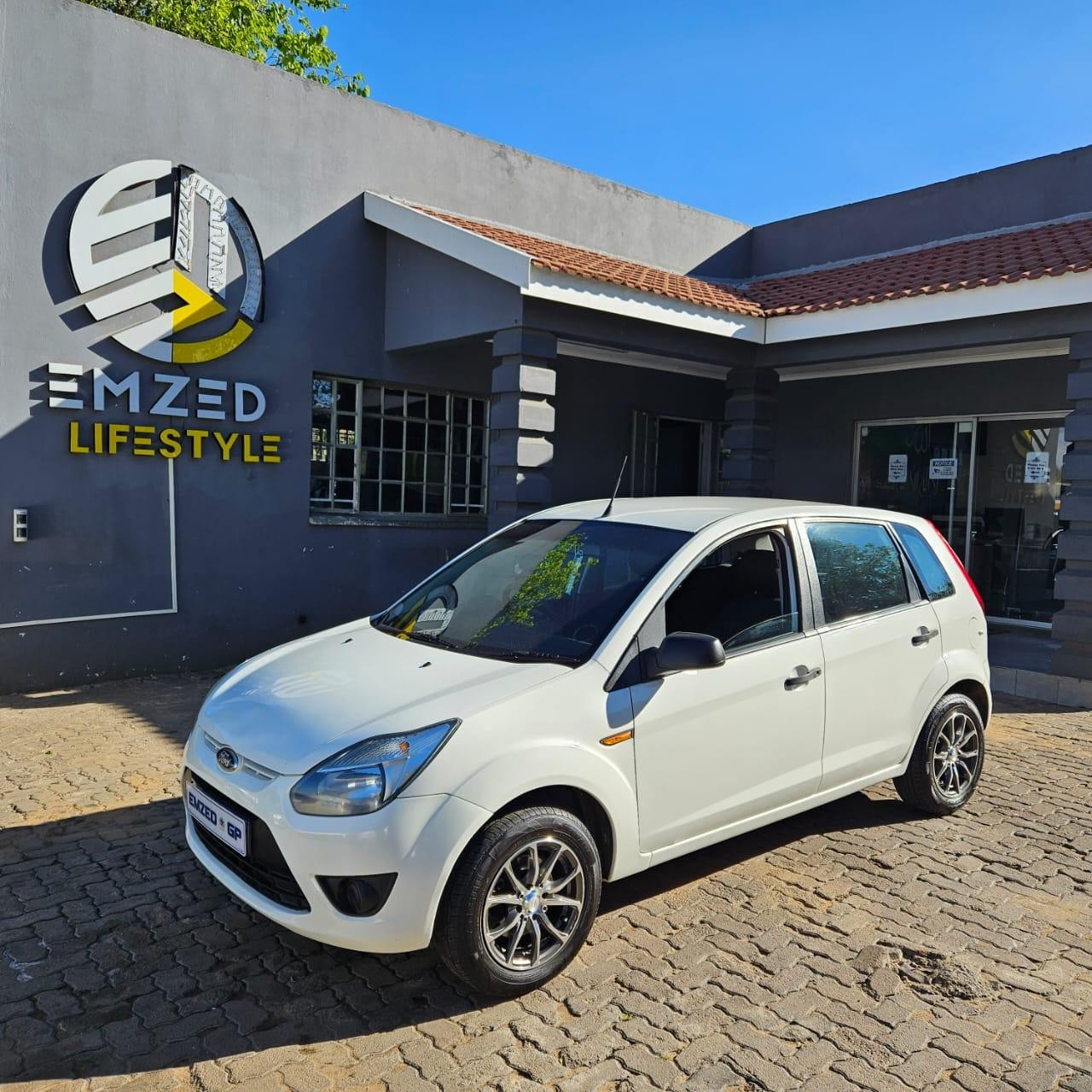 Main Vehicle Image