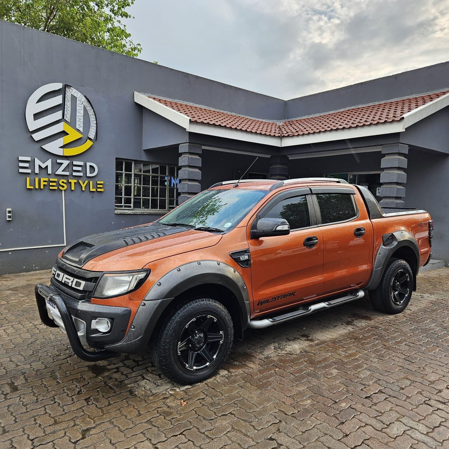 Main Vehicle Image