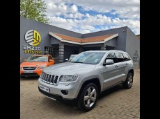 2011 JEEP GRAND CHEROKEE 5.7 V8 O/LAND 